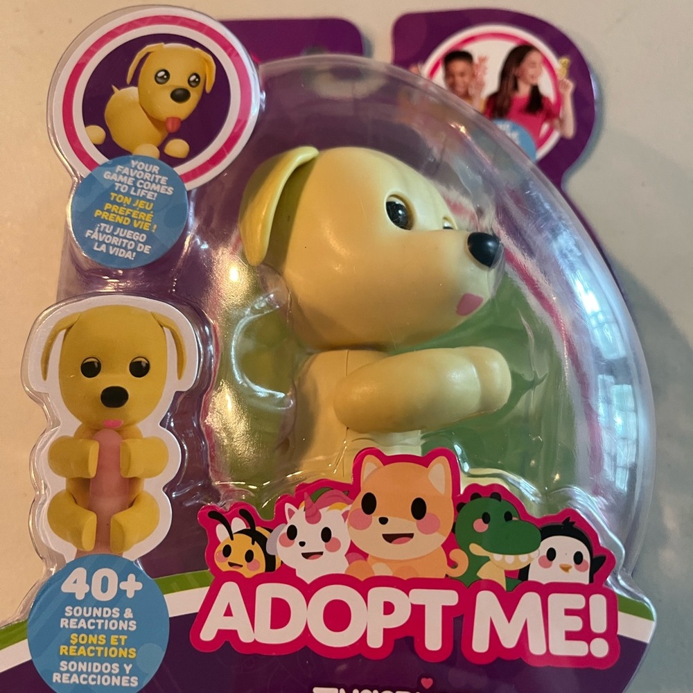 Adopt Me! Interactive Yellow Puppy Toy. Fingerlings. Finger puppet